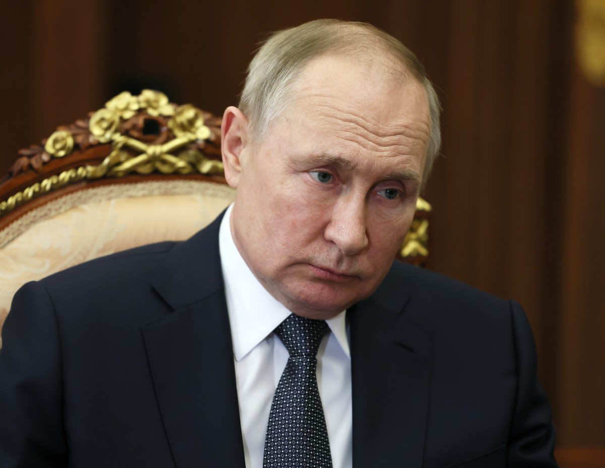 epa10361992 Russian President Vladimir Putin during his meeting with Russian Constitutional Court Chairman Valery Zorkin at the Kremlin in Moscow, Russia, 12 December 2022. EPA/MIKHAEL KLIMENTYEV / SP ...