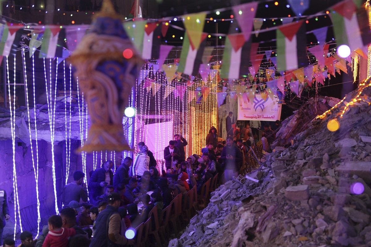 Palestinians hang decorations next to their destroyed homes in preparation for the holy month of Ramadan in Khan Younis, southern Gaza Strip, Friday, Feb. 28, 2025. (AP Photo/Jehad Alshrafi)
Israel Pa ...