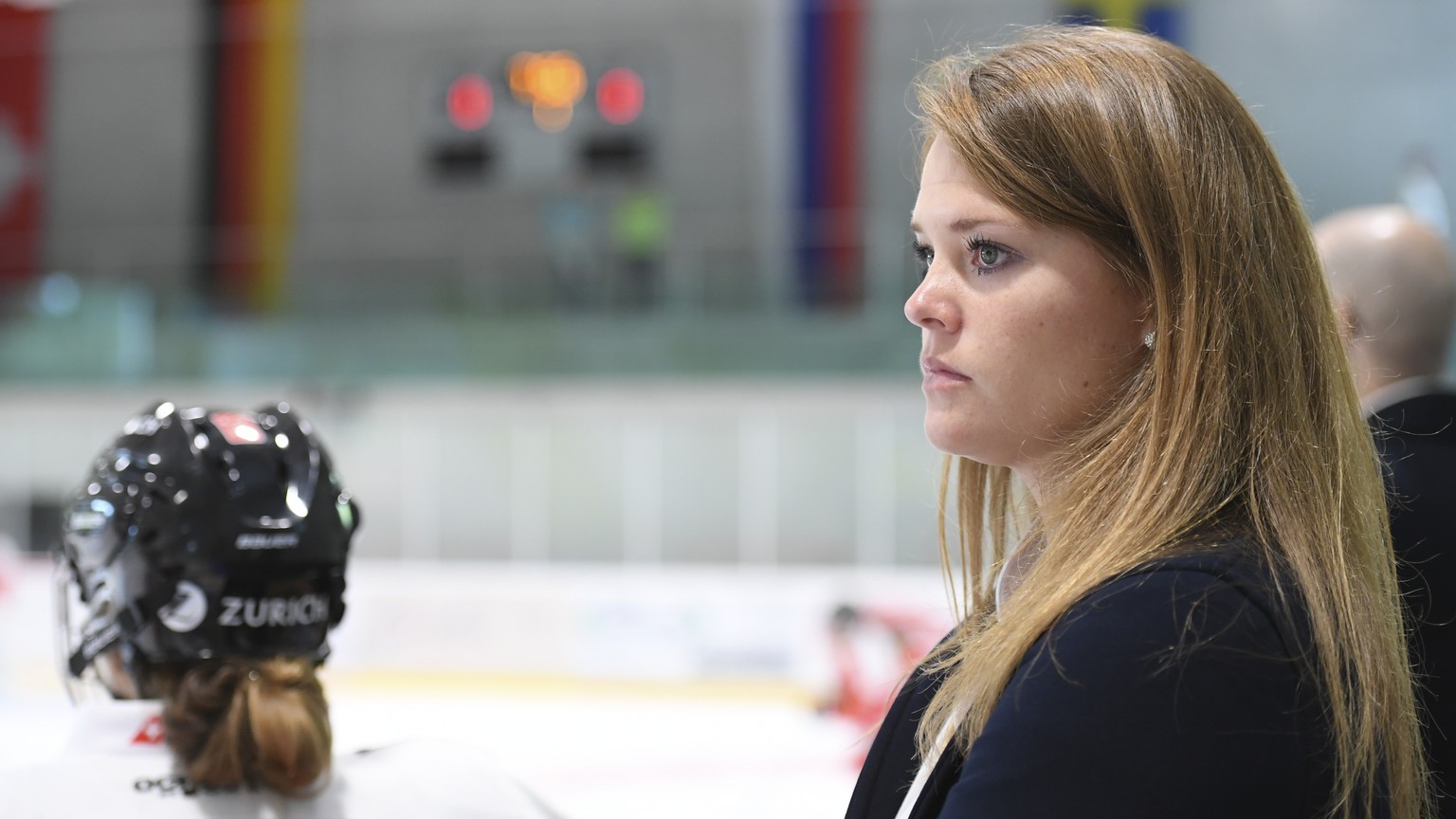 ARCHIVBILD ZUR MELDUNG, DASS FLORENCE SCHELLING SPORTCHEFIN BEIM SC BERN WIRD --- Florence Schelling, ehemalige Schweizer Eishockey-Nationaltorhueterin, in ihrer neuen Funktion als Assistant Coach bei ...