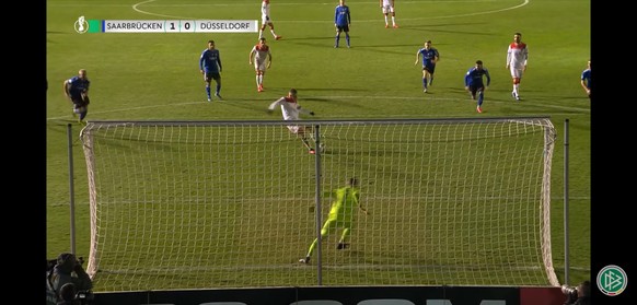 Das kleine Saarbrücken erinnert daran, dass der Cup der schönste Wettbewerb ist
Zum Glück hat nicht Schärer den VAR gemacht sonst wäre das Wunder nicht geschehen.