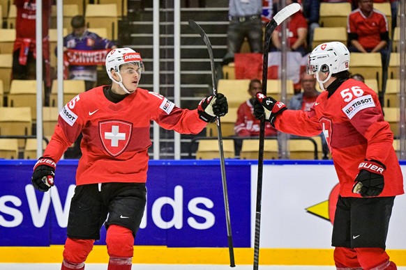 Gregory Hofmann, left, and Tim Berni of Switzerland celebrate a goal during the 2025 IIHF Ice hockey, Eishockey World Championship, WM, Weltmeisterschaft Group B match Switzerland vs Norway, Herning,  ...