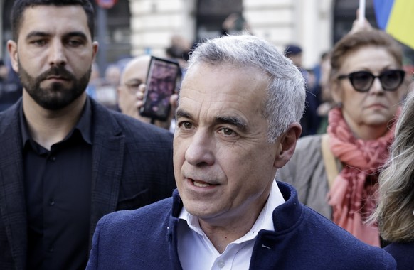 epa11947165 The independent candidate supported by ultra-nationalist AUR party Calin Georgescu (L), who won the first round of Romania&#039;s annulled presidential elections, arrives at the Central El ...
