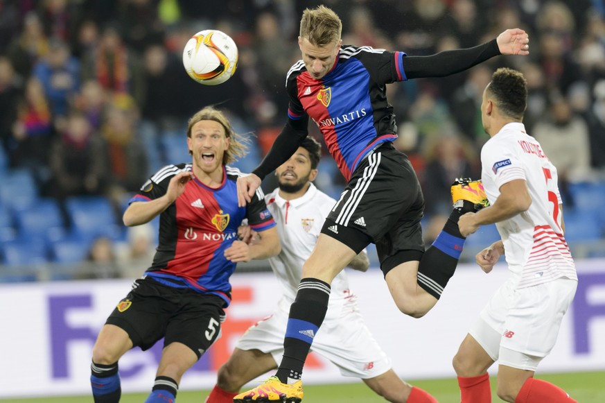 Das war die beste Chance der Partie: Marc Jankos Kopfball streicht nur Zentimeter am Tor vorbei.