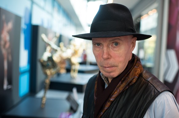 ARCHIV - 09.10.2017, Berlin: Plastinator Gunther von Hagens bei einer Pressekonferenz über die Schließung des Museums durch eine Untersagungsverfügung des Bezirksamts Berlin-Mitte im Menschen Museum.  ...