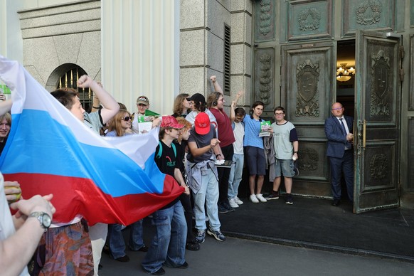 RUSSIA, MOSCOW - AUGUST 10, 2026: Activists gather outside as the Russian Supreme Court hears a bid by Rodina to disqualify Yabloko from the 2026 State Duma election. Yevgeny Messman/TASS PUBLICATIONx ...