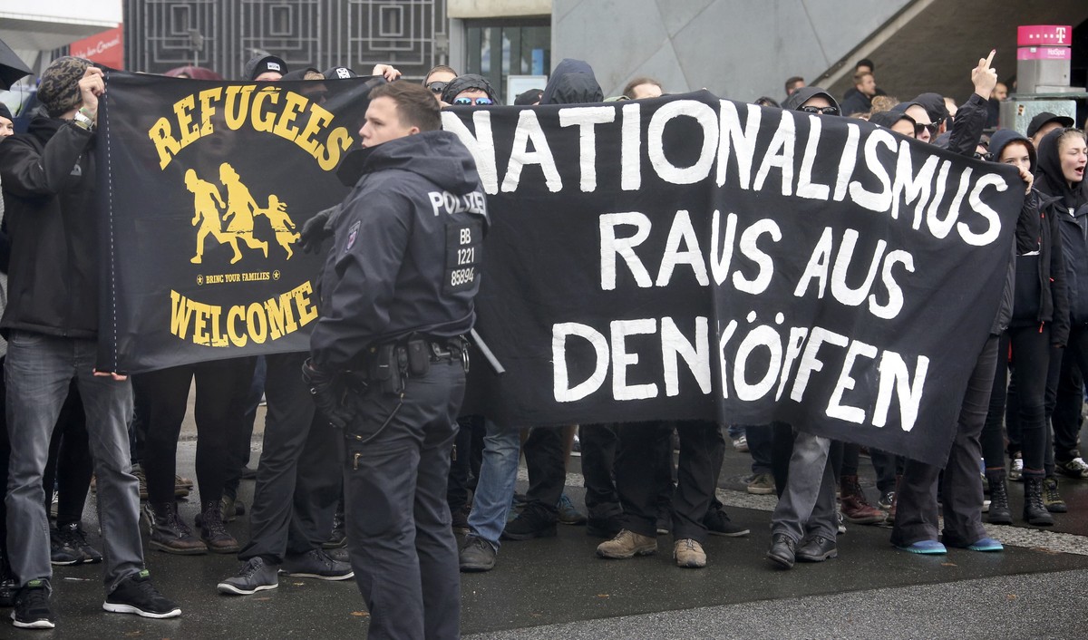 Left wing demonstrators protest against supporters of the anti-Islam movement "Patriotic Europeans Against the Islamisation of the West" (PEGIDA) during celebrations marking the German Unifi ...