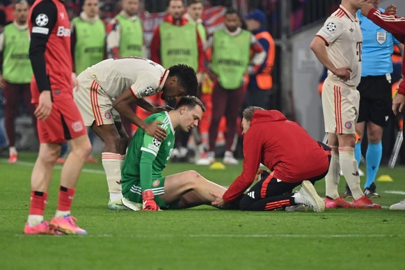 05.03.2025, xjrdrx, Fussball UEFA Champions League, FC Bayern Muenchen - Bayer 04 Leverkusen v.l. Manuel Neuer FC Bayern Muenchen verletzt, Verletzung, Schmerz, Schmerzen DFL/DFB REGULATIONS PROHIBIT  ...