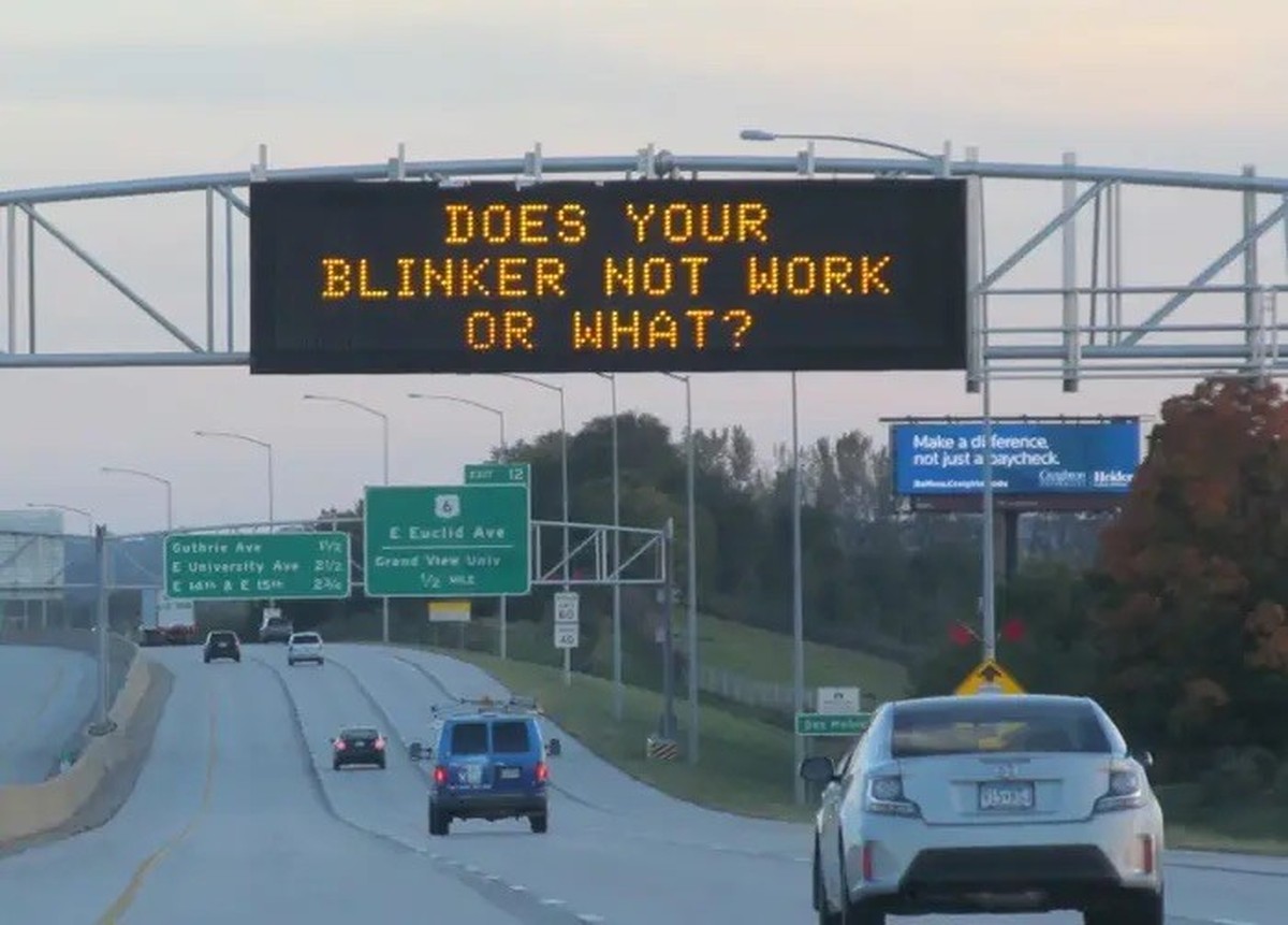 lustige verkehrsschilder autobahn warnschilder https://www.businessinsider.com/funny-highway-signs-messages-safety-federal-scrutiny-new-jersey-2023-2?r=US&amp;IR=T#-16