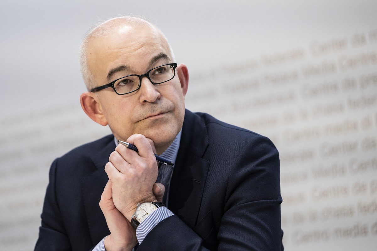 Gregor Rutz, SVP-ZH, Mitglied der Staatspolitischen Kommission des Nationalrats, SPK-N, und Praesident der zustaendigen Subkommission, erlaeutert angestrebte rechtliche Anpassungen, welche die Handlun ...