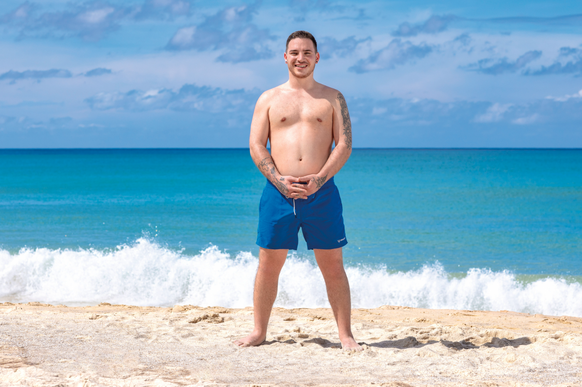 Bachelorette Schweiz 2022, Kandidaten: Gian aus Basel-Stadt, Strandfoto