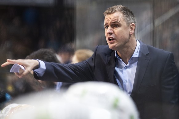 Zugs Cheftrainer Dan Tangnes im dritten Eishockey Playoff-Finalspiel der National League zwischen dem SC Bern und dem EV Zug, am Dienstag, 16. April 2019, in der Postfinance Arena in Bern. (KEYSTONE/A ...