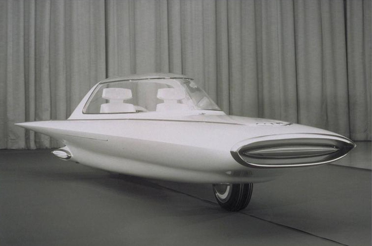 Ford Gyron - 1954 car auto 

https://www.conceptcarz.com/vehicle/z1882/ford-gyron-concept.aspx