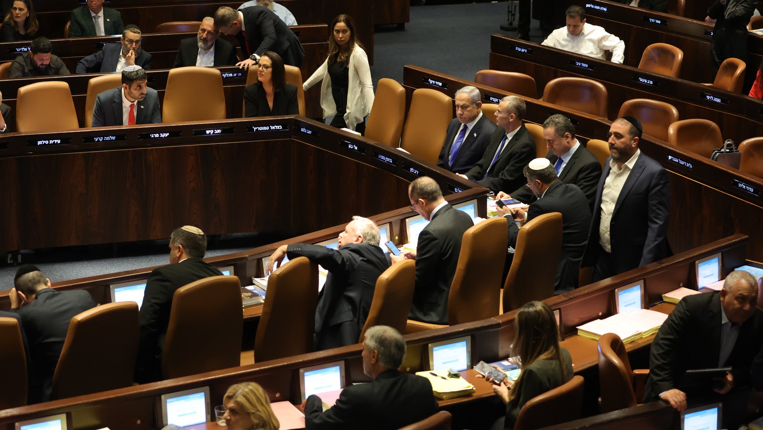 epa10766006 Israeli Prime Minister Benjamin Netanyahu (C) attends a Knesset session to vote on the law on judicial reform, Israel, July 24, 2023. Mass protests continue across the country as Israel...