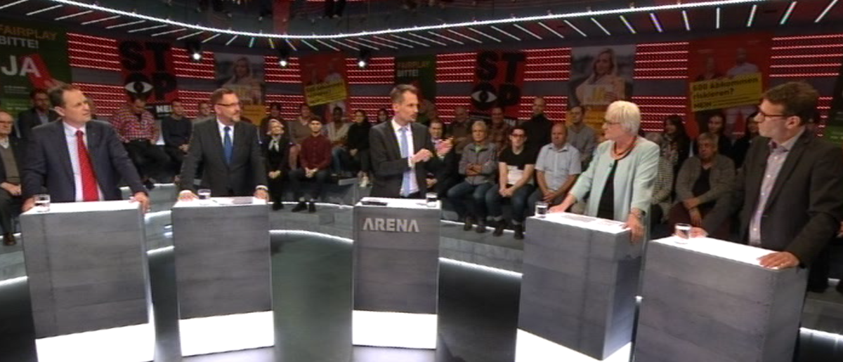 Claudio Zanetti (SVP), Hans-Peter Portmann (FDP), Moderator Jonas Projer, Rosmarie Quadranti (BDP), Otto Hostettler («Beobachter»).