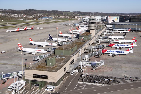 epa08316236 Swiss International Air Lines aircrafts are parked on the tarmac at the airport in Zurich, Switzerland, 23 March 2020. Due to the coronavirus COVID-19 pandemic a large number of flights of ...