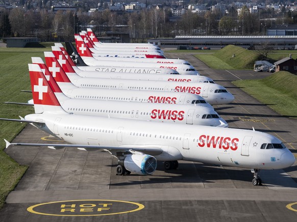 ARCHIVBILD ZUM STELLENABBAU BEI SWISS --- Parked planes of the airline Swiss at the airport in Duebendorf, Switzerland on Monday, 23 March 2020. The bigger part of the Swiss airplanes are not in use d ...