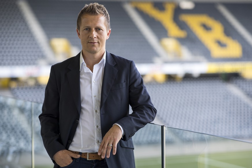 Neuer Sportchef Christoph Spycher posiert fur dem Fotograf nach einer Medienkonferenz von BSC Young Boys am Donnerstag, 22. September 2016 im Stade de Suisse in Bern. Die Young Boys haben als Nachfolg ...