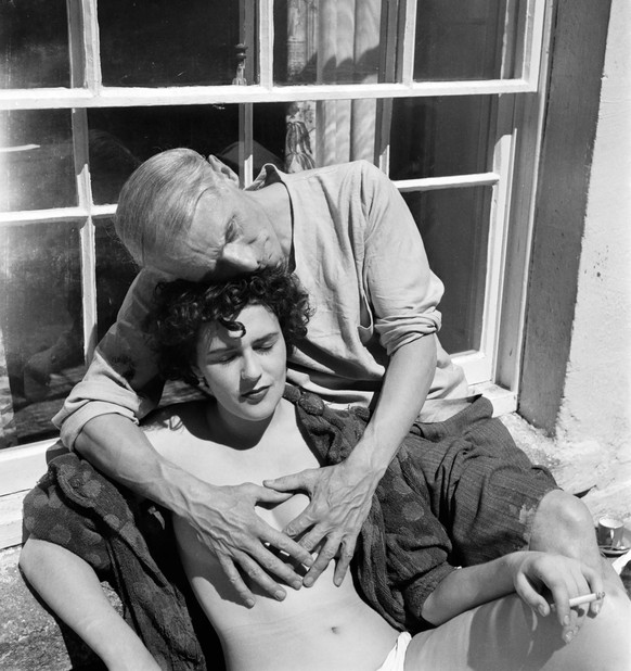 LEE MILLER. Leonora Carrington and Max Ernst. Credit: Album / Fine Art Images
