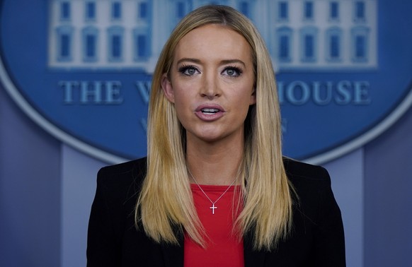 epa08925398 Kayleigh McEnany, White House press secretary, speaks during a news briefing, in the White House, Washington, DC, USA, 07 January 2021. EPA/Leigh Vogel / POOL