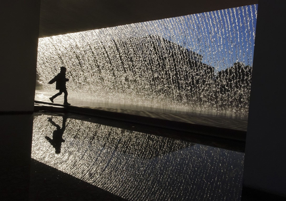 2017 AP YEAR END PHOTOS - A child is silhouetted against water falling from a fountain outside the Lisbon Oceanarium in Lisbon, Portugal, on Jan. 17, 2017. (AP Photo/Vadim Ghirda)