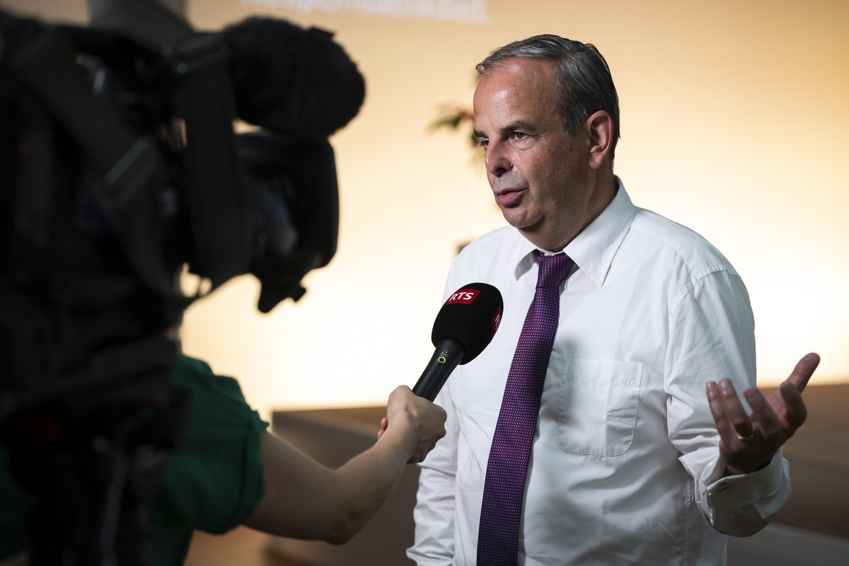 Der scheidende Parteipraesident Gerhard Pfister, Nationalrat Mitte-ZG, im Interview vor der Delegiertenversammlung der Mitte Partei, am Samstag, 28. Juni 2025 in Bern. (KEYSTONE/Anthony Anex)
