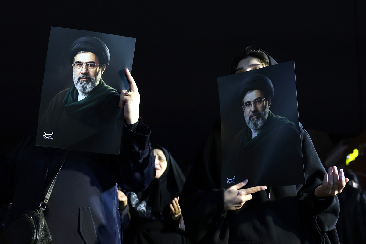 epaselect epa12849312 Iranian people hold posters of the new Iranian supreme leader Mojtaba Khamenei during a rally in support for the military, in Tehran, Iran, 25 March 2026. A joint US and Israeli  ...