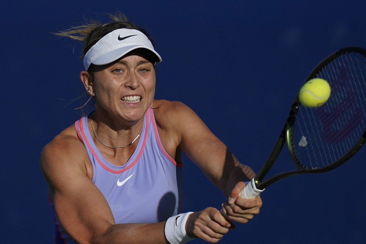 Paula Badosa, of Spain, hits a backhand to Daria Kasatkina, of Russia, at the Mubadala Silicon Valley Classic tennis tournament in San Jose, Calif., Saturday, Aug. 6, 2022. (AP Photo/Godofredo A. Và¡s ...