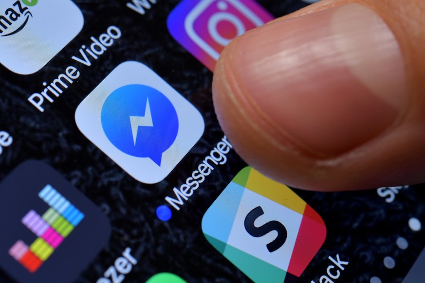 epa06316602 A close-up image showing the Facebook Messenger app on an iPhone in Kaarst, Germany, 08 November 2017. EPA/SASCHA STEINBACH ILLUSTRATION