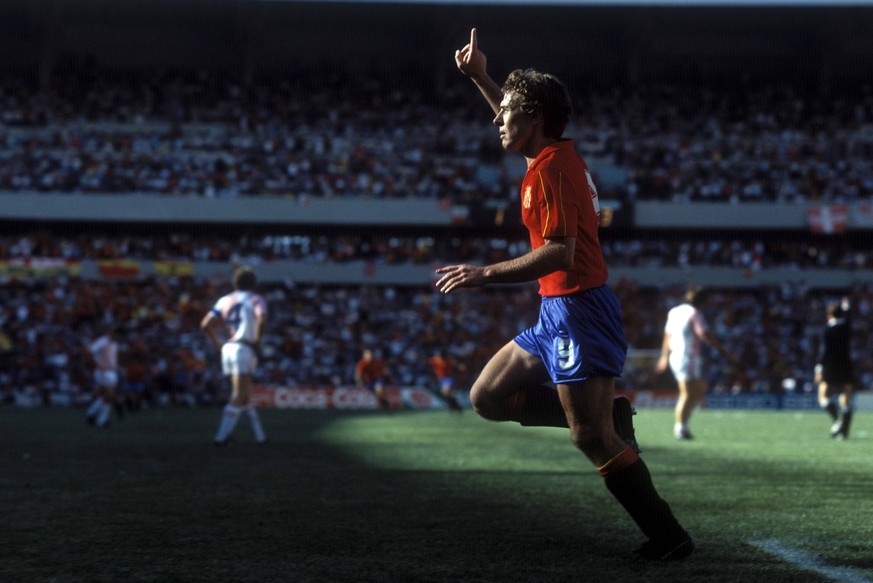 Bildnummer: 01455808 Datum: 18.06.1986 Copyright: imago/Kicker/Liedel
Emilio Butragueno (Spanien) - Torjubel; D�nemark - Spanien 1:5, Mfdia, quer, Jubel, jubeln, Gestik, zeigen, Fingerzeig, Nationalm ...