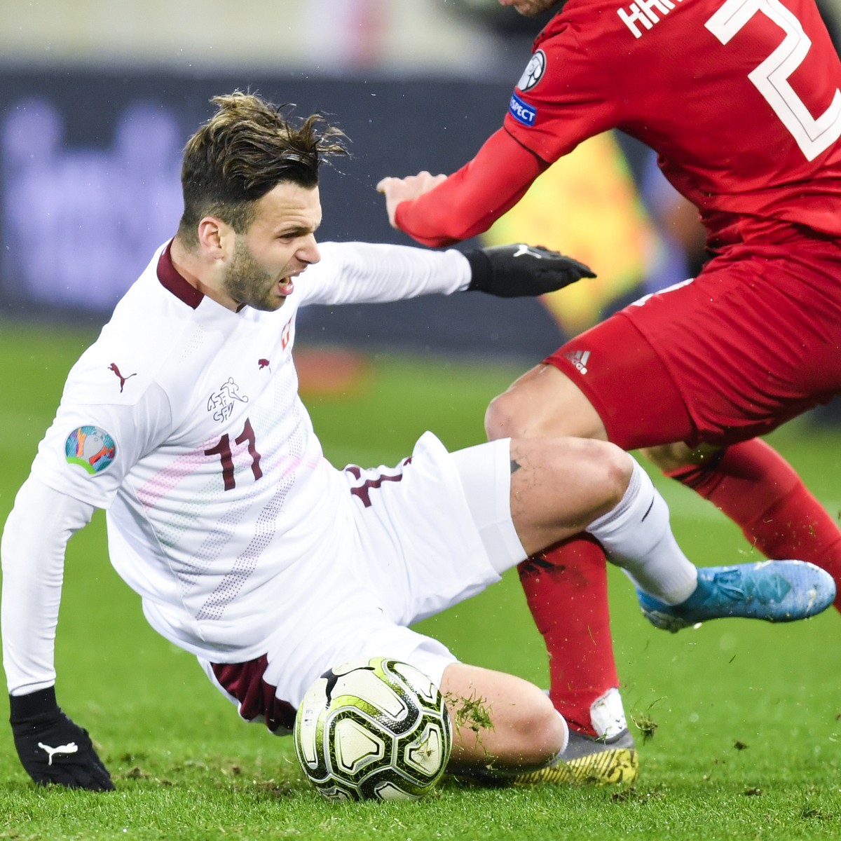 Switzerland's midfielder Renato Steffen, left, fights for the ball with Georgia's Otar Kakabadze, during the UEFA Euro 2020 qualifying Group D soccer match between Switzerland and Georgia at ...