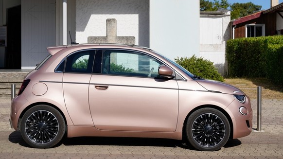 Der Fiat 500 Elektro ist 3,63 Meter lang.