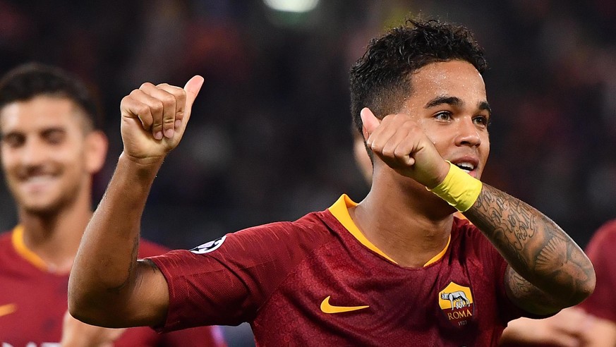 epa07065134 AS Roma&#039;s Justin Kluivert celebrates after scoring the 4-0 goal during the UEFA Champions League Group G soccer match between AS Roma and Viktoria Plzen at the Olimpico stadium in Rom ...
