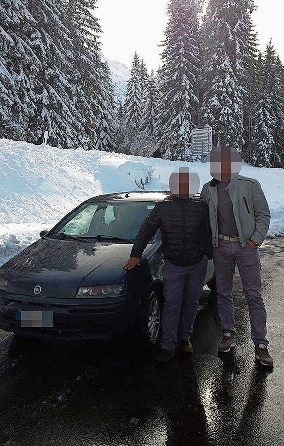 Mutmassliche Mafiosi im Schnee; rechts der Sohn des Bosses Giuseppe Larosa in einer Aufnahme von 2013.