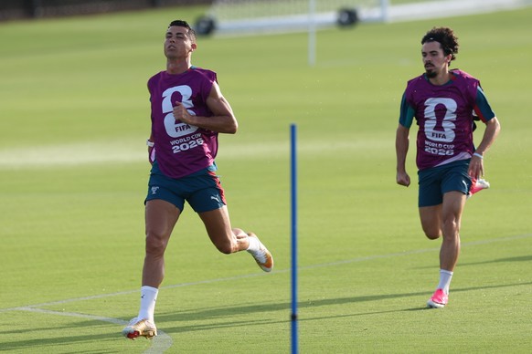 epa13067958 Portugal national soccer team players Cristiano Ronaldo (L) and Vitinha attend a training session at the training site at Garden District Park ahead of the FIFA World Cup 2026 in Palm Beac ...