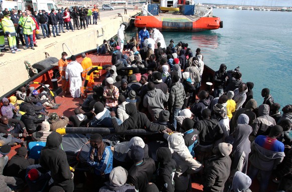 Flüchtlinge in Pozzallo, Sizilien.