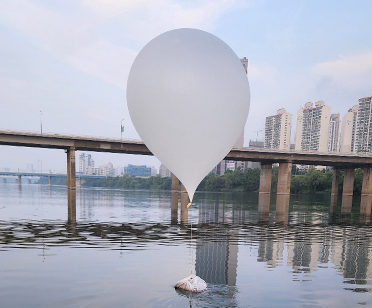 epa11398861 A handout photo made available by South Korean Joint Chiefs of Staff shows a balloon carrying garbage, presumably sent by North Korea, floating on the Han River in Seoul, South Korea, 09 J ...