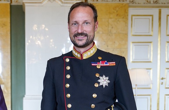 epa10830609 Norway&#039;s Crown Prince Haakon receives Ireland&#039;s new ambassador, Claire Buckley, in a solemn audience at the Royal Palace in Oslo, Norway, 31 August 2023. EPA/Hakon Mosvold Larsen ...