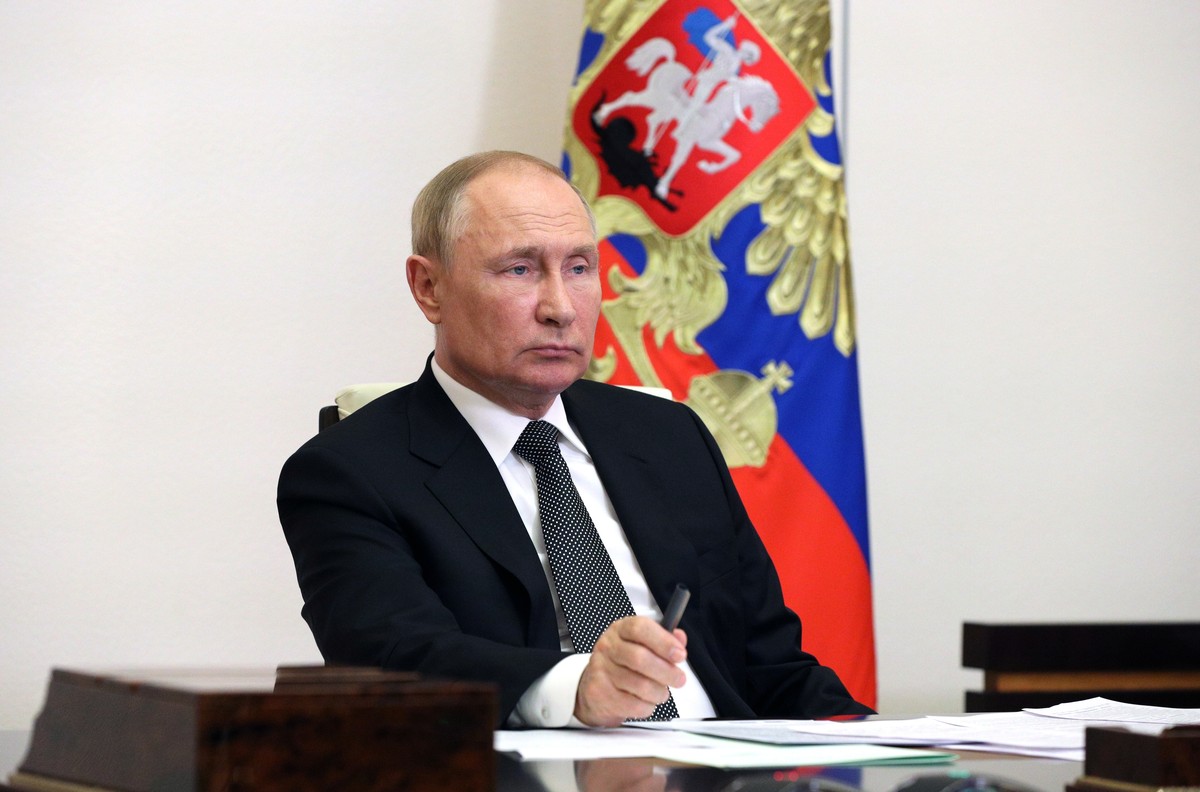 epa10124249 Russian President Vladimir Putin attends a working meeting via a video conference at the Novo-Ogaryovo state residence outside Moscow, Russia, 16 August 2022. EPA/MIKHAIL KLIMENTYEV / KREM ...
