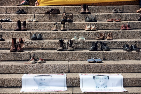 Die Schuhe als Symbole für die vermissten Studenten.