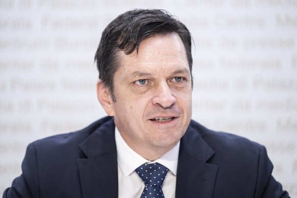 Jerome Cosandey, Leiter der Direktion fuer Arbeit, SECO spricht an einer Medienkonferenz ueber die Auswirkungen der Personenfreizuegigkeit auf den Schweizer Arbeitsmarkt, am Dienstag, 1. Juli 2025, in ...