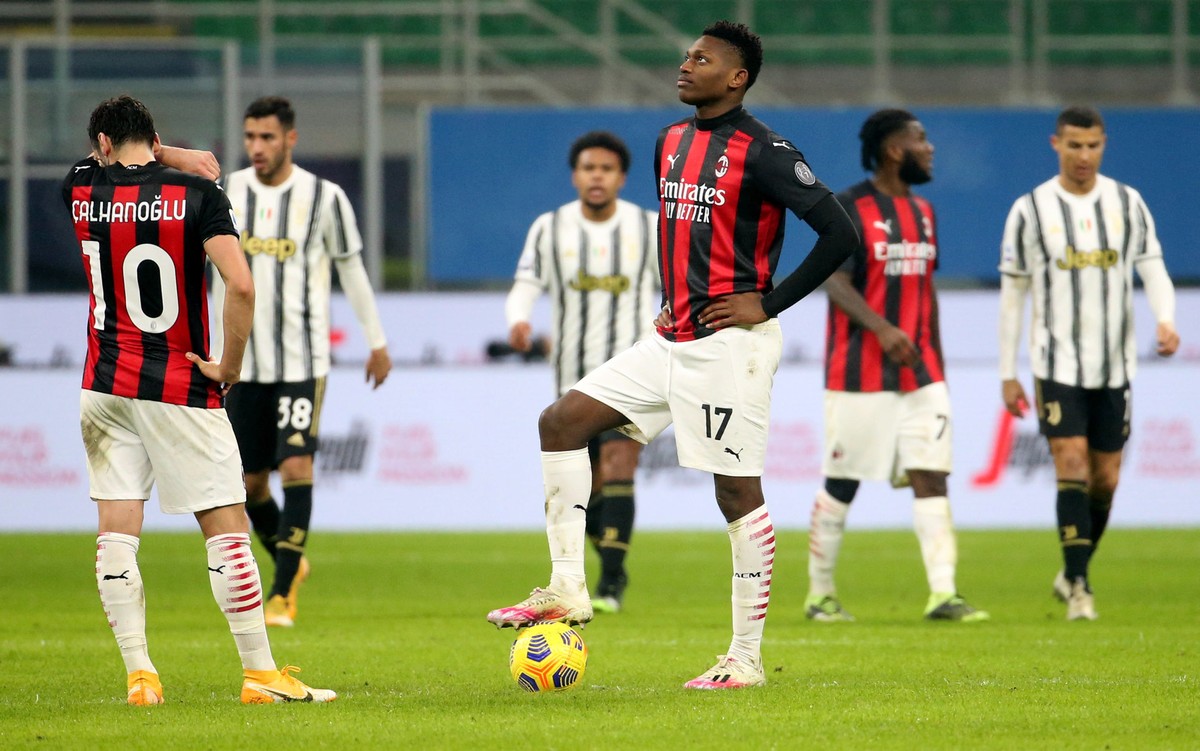 epa08923589 Milan's Hakan Calhanoglu (L) and his teammate Rafael Leao react during the Italian serie A soccer match between Ac Milan and Juventus FC at Giuseppe Meazza stadium in Milan, Italy, 06 ...