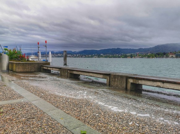 Zürichsee schwappt über, Hochwasser in Zürich am 15. Juli 2021