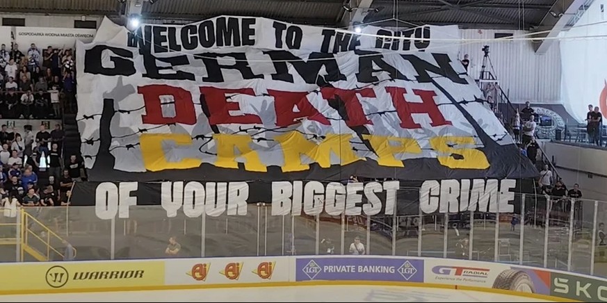 Die Fans von Unia Oswiecim entfalteten eine fragwürdige Choreo.
