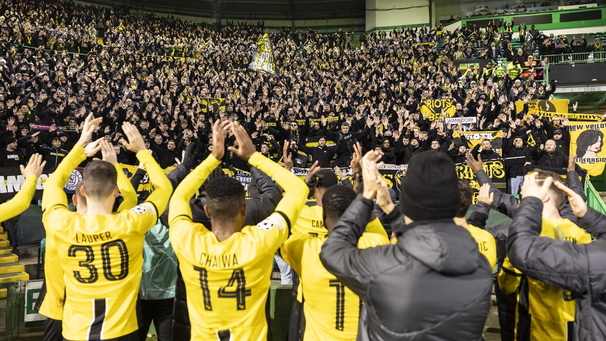 The players of YB acknowledge their fans after the Uefa Champions League soccer match between Scotland's Celtic Glasgow and Switzerland's BSC Young Boys at the Celtic Park Stadium in Glasgow ...