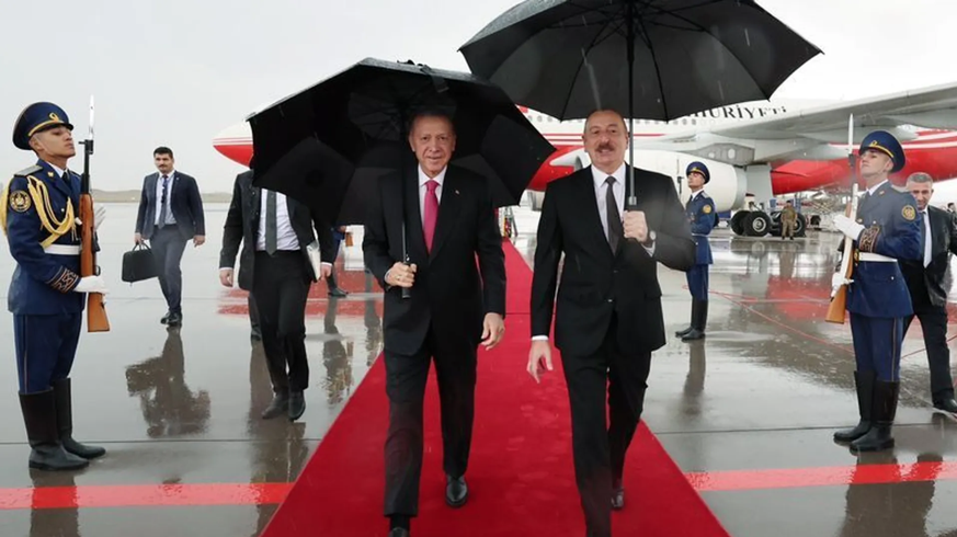 Recep Tayyip Erdoğan und Ilham Alijev, Präsident von Aserbaidschan: Die Türkei unterstützt Aserbaidschan.