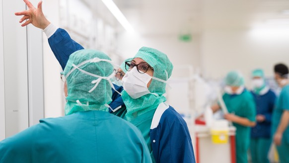 Blick in einen Behandlungsraum des Spitals Moncucco in Lugano am Dienstag, 17. Maerz 2020. Die Klinik Moncucco in Lugano ist eines von zwei medizinischen Zentren im Kanton Tessin zur Behandlung von Co ...