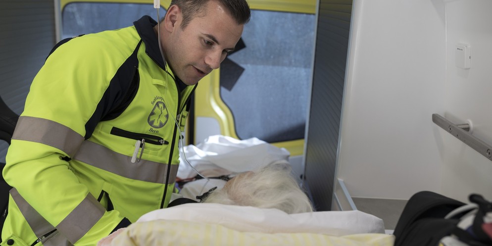 Die Sanitätspolizei stellt in Bern die Verteilung der Patientinnen und Patienten auf die verschiedenen Spitäler sicher.