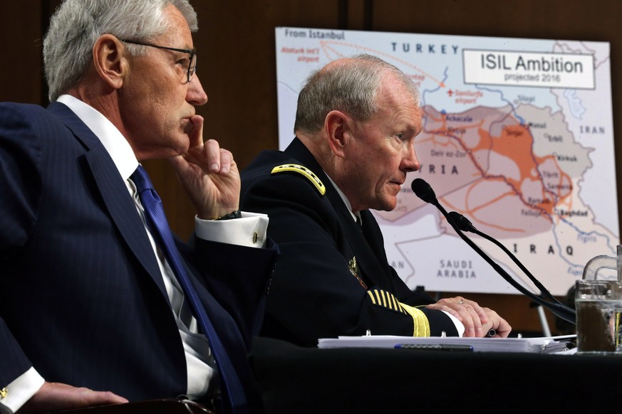 Martin Dempsey spricht vor dem US-Senatsausschuss.