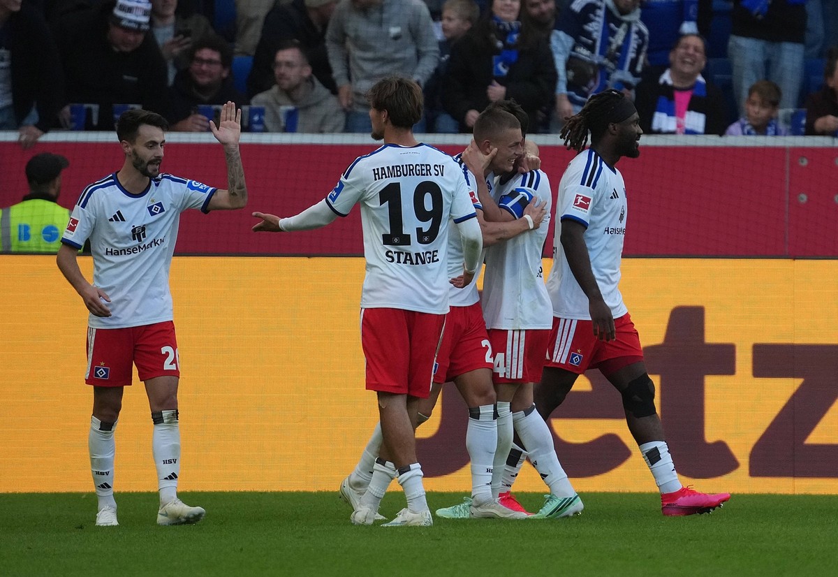10.10.2026, SNP Arena, Sinsheim, GER, 1.FBL, TSG Hoffenheim vs Hamburger SV , im Bild Miro Muheim Hamburg freut sich �ber das Tor zum 2:3. DFL regulations prohibit any use of photographs as image sequ ...