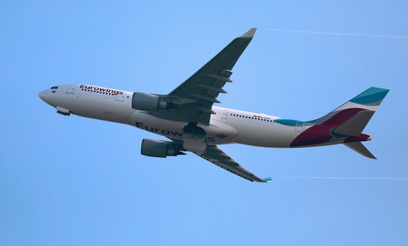 epa05595876 An Airbus 330 belonging to low-cost carrier Eurowings takes off from Cologne/Bonn airport in Germany, 21 October 2016. A conflict over wages between employees of Eurowings - a subsidiary o ...